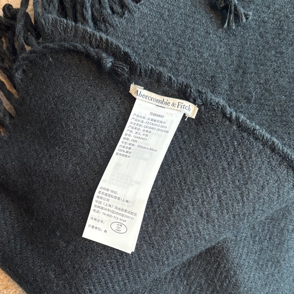 Abercrombie & Fitch Black BlanketFringe Scarf - Picture 2 of 2
